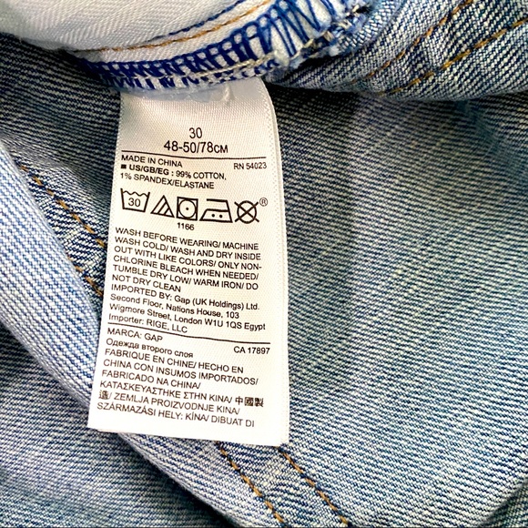 GAP- Mid Rise Best Girlfriend Jeans - Picture 7 of 10
